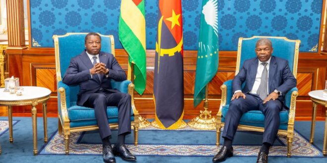 Résolution de la crise dans les Grands Lacs: Le Président du Conseil en visite de travail en Angola.